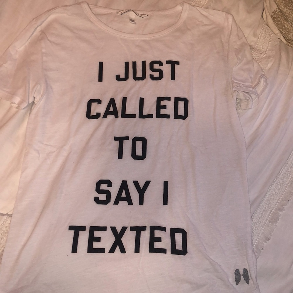 ⭐️✨3 for$20 ✨⭐️ Victoria’s Secret shirt size extra small